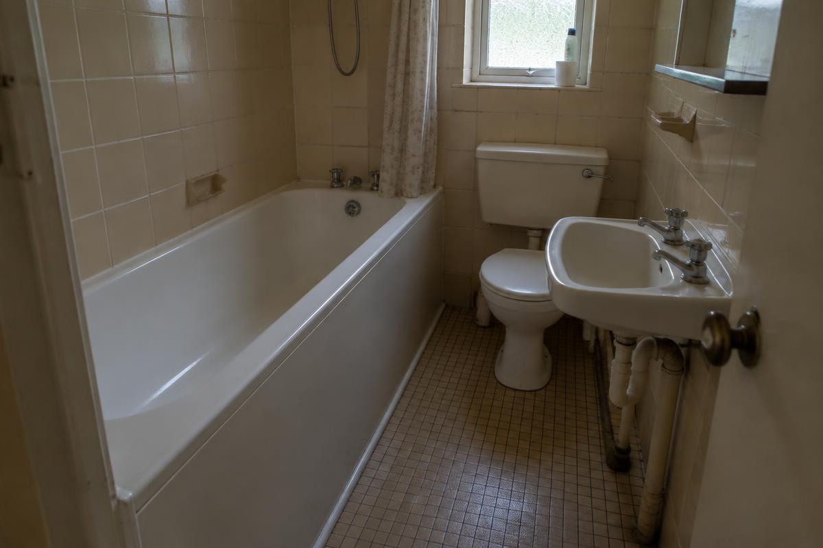 Badewanne zur Dusche – Vorher